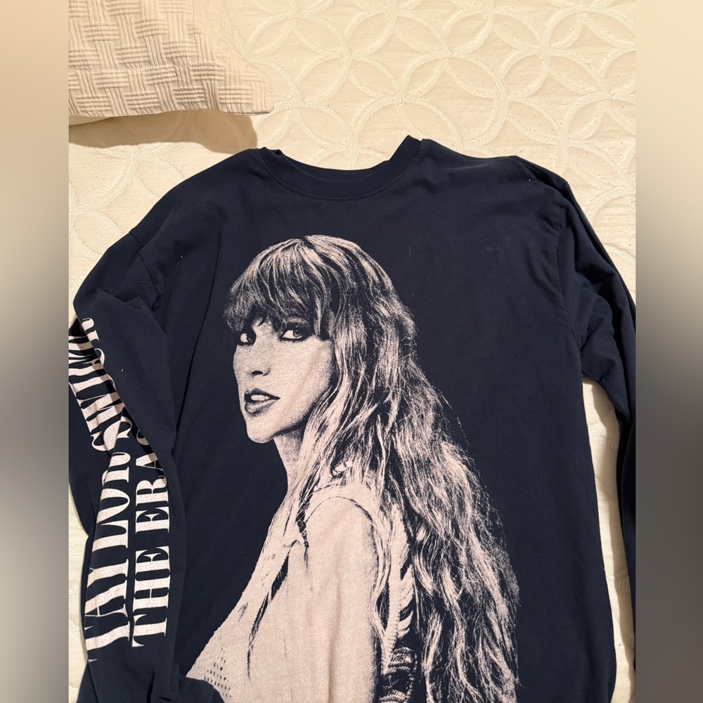 Taylor Swift Black Graphic Long Sleeve Tee
